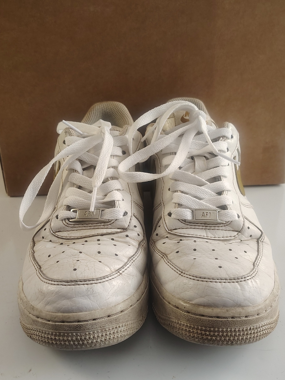 Nike Air Force 1 '07 Size 8.5 White Sneakers with Gold Swoosh
